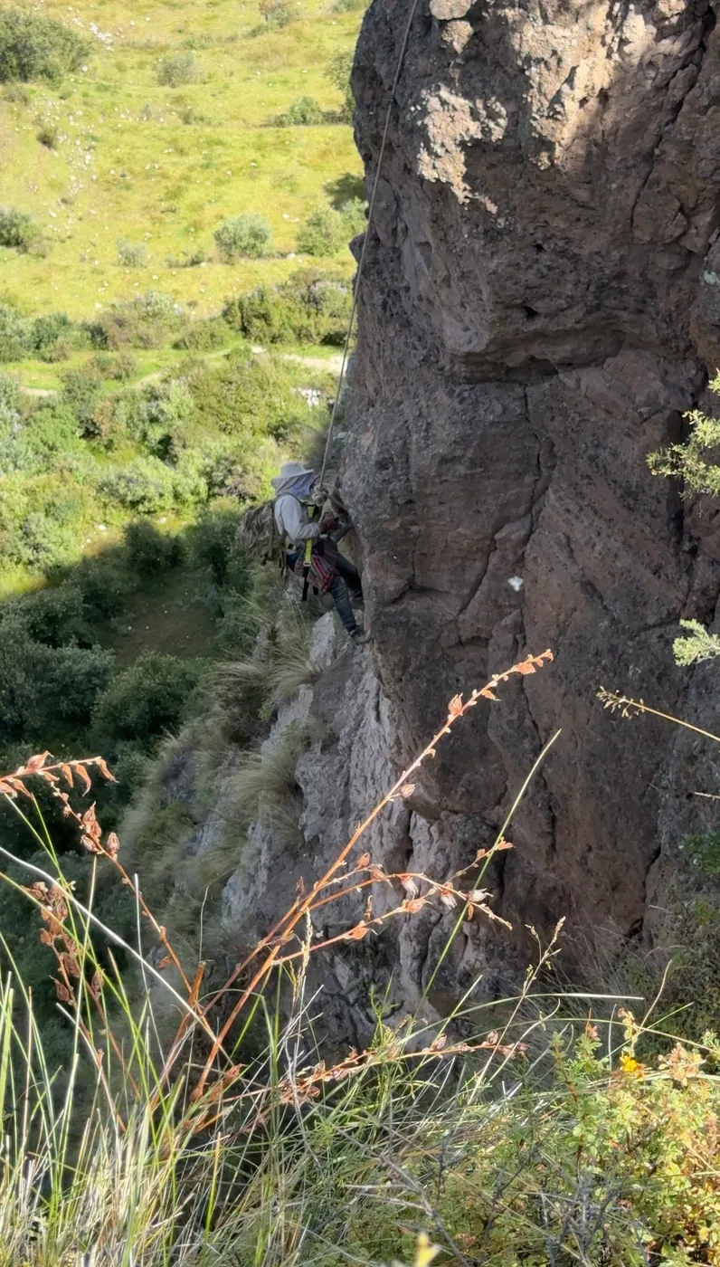 Entre el Cielo y la Montaña - VICTURH